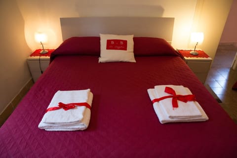 Premium bedding, minibar, desk, travel crib