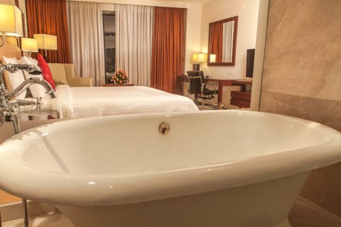 Executive Suite, 1 Bedroom, Non Smoking | Deep soaking bathtub