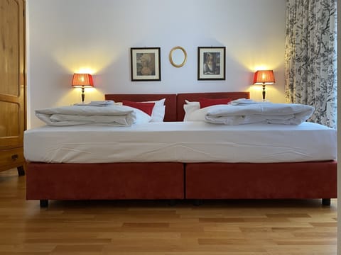 Junior Suite | Premium bedding, free minibar items, in-room safe, desk