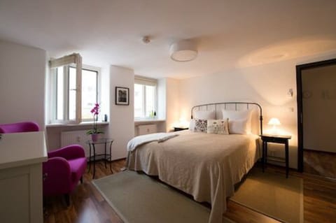 Double Room | Hypo-allergenic bedding, in-room safe, free WiFi, bed sheets