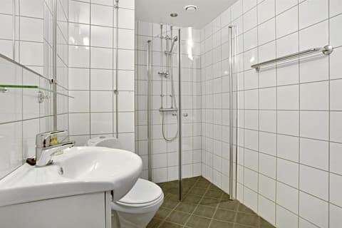 Standard Apartment, 1 Bedroom | Bathroom | Shower, free toiletries, hair dryer, towels