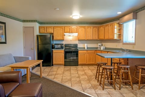 Condo | Private kitchen | Fridge, microwave, coffee/tea maker