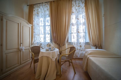 Comfort Double Room | Individually decorated, individually furnished, blackout drapes