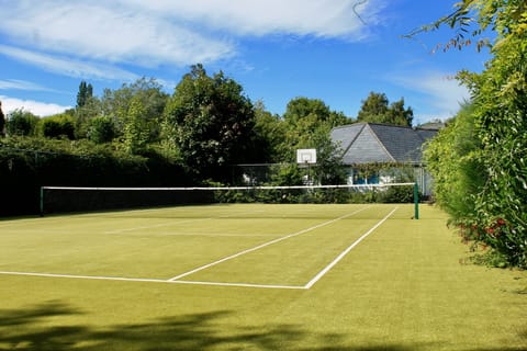 Private all-weather tennis court.
(Rackets & balls provided)
