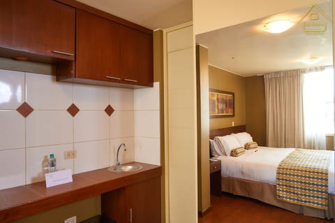 Superior Room, 1 King Bed, Non Smoking, Ensuite | Premium bedding, down comforters, blackout drapes, soundproofing