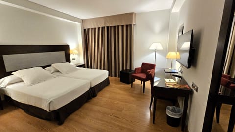 Standard Twin Room, 2 Twin Beds | Premium bedding, down comforters, memory foam beds, minibar
