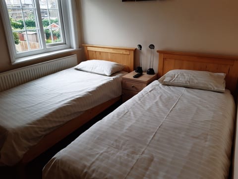 Classic Twin Room, 2 Twin Beds, Non Smoking | Hypo-allergenic bedding, individually decorated, individually furnished