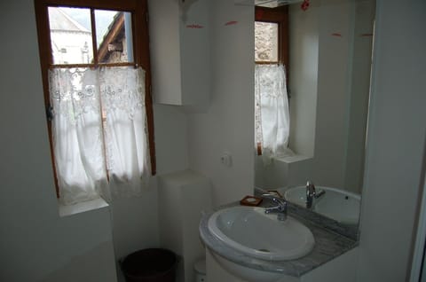 Double Room | Bathroom sink