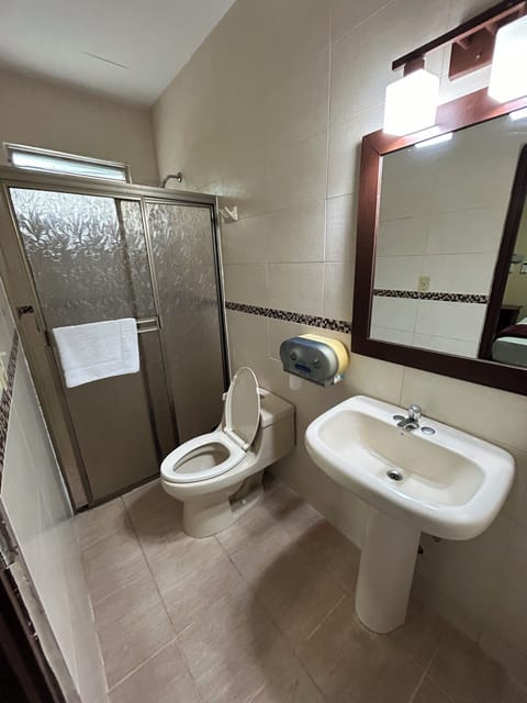 Classic Triple Room, Non Smoking | Bathroom | Shower, towels