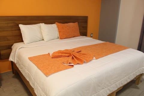 Standard Double Room, 1 King Bed, Accessible, Non Smoking | Desk, blackout drapes, bed sheets