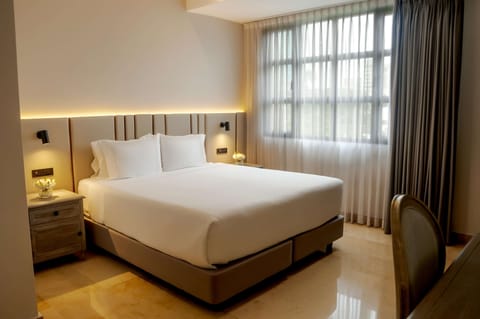 Premium bedding, minibar, in-room safe, iron/ironing board