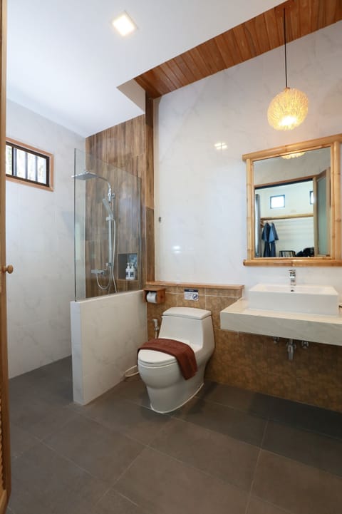 2-Bedroom Pool Villa | Bathroom | Shower, rainfall showerhead, free toiletries, hair dryer