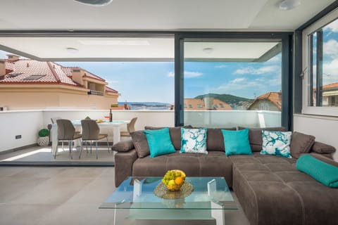 Luxury Penthouse | Living area | Flat-screen TV