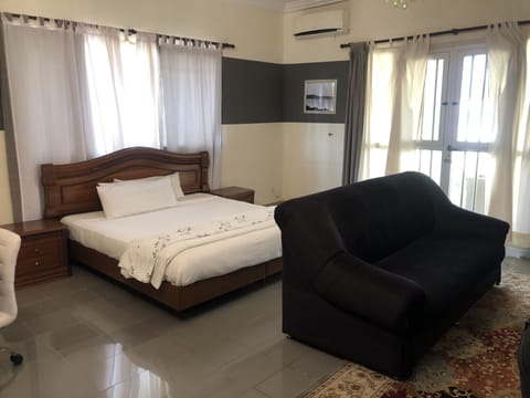 Junior Double Room, 1 Queen Bed, Pool View | Egyptian cotton sheets, premium bedding, minibar, in-room safe