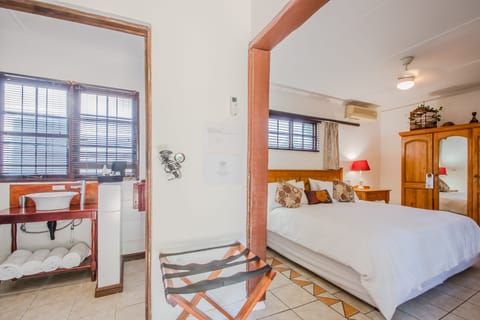 King/Twin ensuite Room 2  | 1 bedroom, Select Comfort beds, minibar, in-room safe