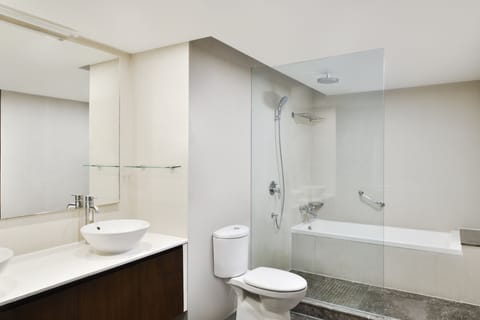 Club Suite, 1 Bedroom | Bathroom | Shower, rainfall showerhead, free toiletries, hair dryer