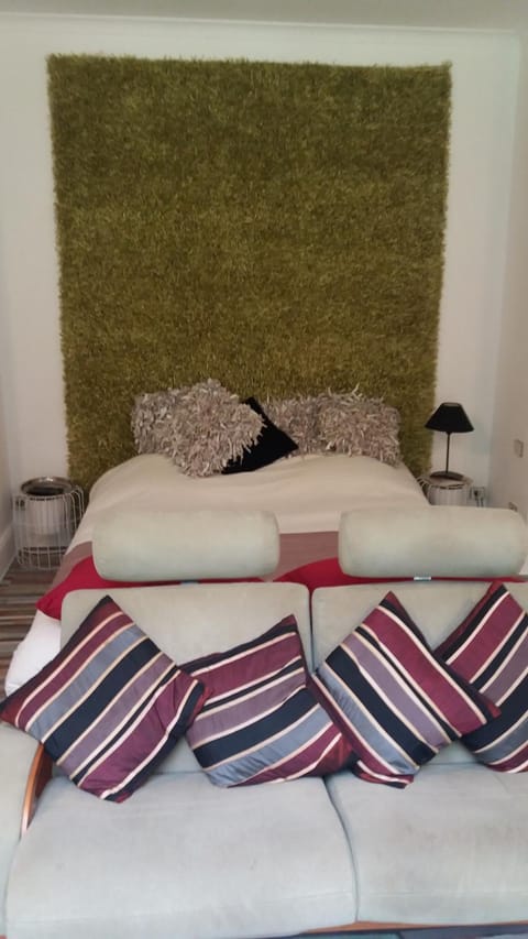 Minibar, individually decorated, individually furnished, desk