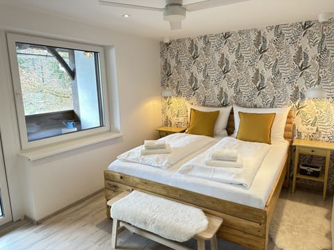 Double Room, 1 Queen Bed, Balcony | Premium bedding, free WiFi, bed sheets