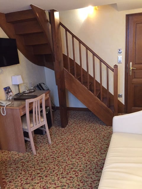 Triple Room, 3 Twin Beds | Premium bedding, minibar, in-room safe, individually decorated