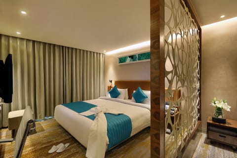 Suite | Egyptian cotton sheets, premium bedding, memory foam beds, desk