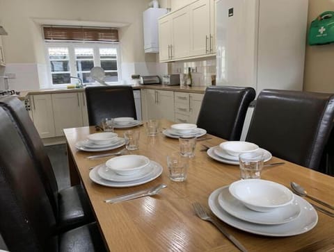 Family Cottage | Living area | Flat-screen TV