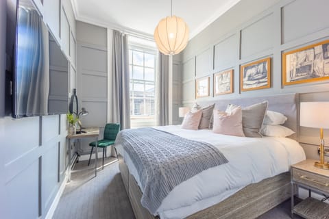 1 Bedroom Apartment | Egyptian cotton sheets, premium bedding, iron/ironing board