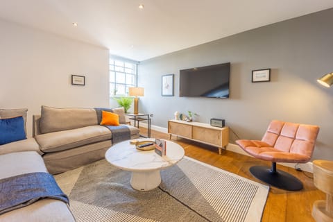 1 Bedroom Castle View Apartment | Living area | Smart TV