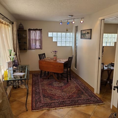 Entrance/Dining room 