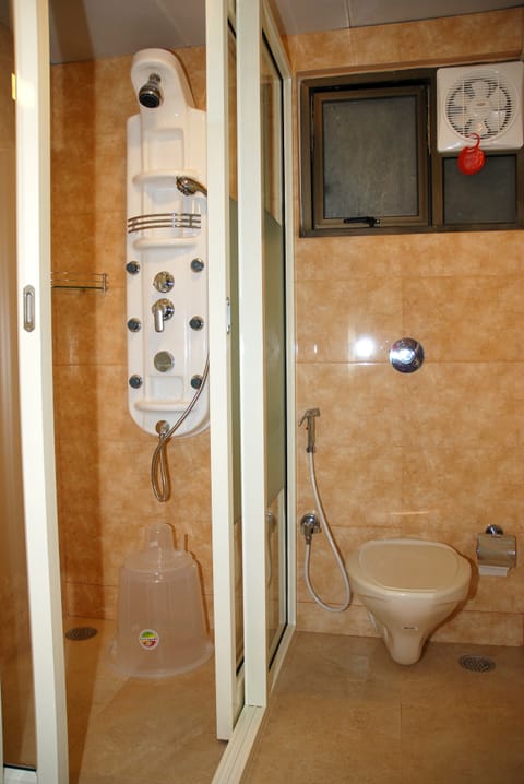 Premium Room, 1 Bedroom | Bathroom | Shower, free toiletries, towels