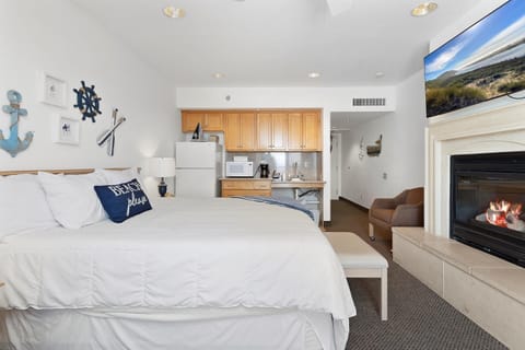 306 - Beach Success | Living area | 42-inch Smart TV with digital channels