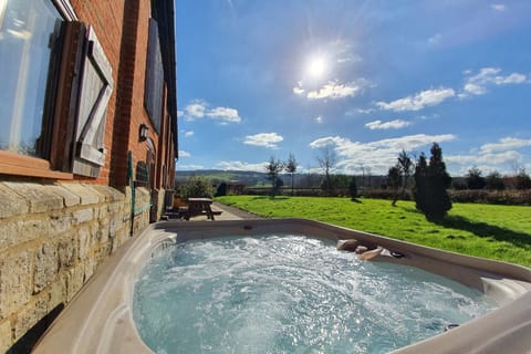 Superior House, 4 Bedrooms, Hot Tub, Garden View | Egyptian cotton sheets, premium bedding, memory foam beds