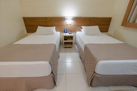 Deluxe Twin Room | Minibar, desk, blackout drapes, free WiFi