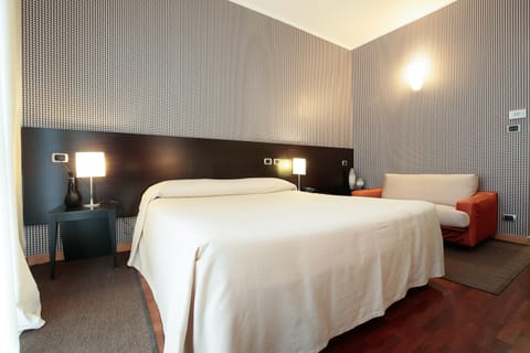 Superior Double Room | Minibar, in-room safe, individually decorated, individually furnished