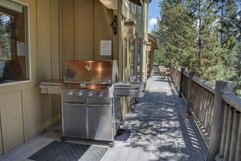 High-end all stainless Weber barbecue