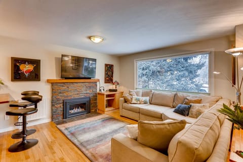 Enjoy a bright, comfortable and well-crafted place to call home in Boulder.