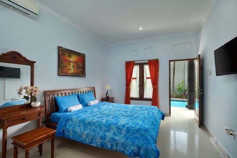 Superior Double Room, Poolside | View from room
