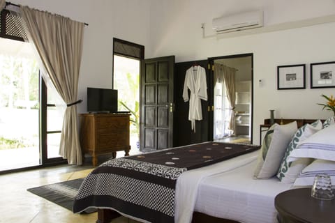 Garden Bungalow Room 9 | In-room safe, desk, soundproofing, iron/ironing board