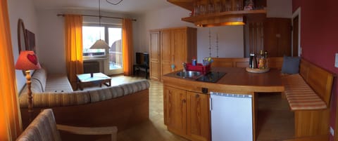 Apartment, Balcony (Silberdistel) | Private kitchen | Fridge, microwave, stovetop, coffee/tea maker