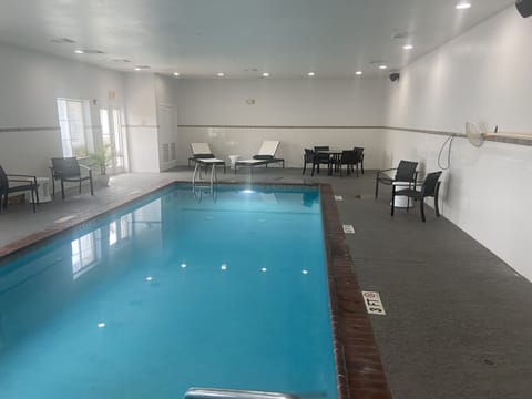 Indoor pool, sun loungers
