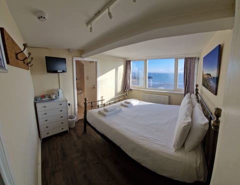 Basic Double Room, 1 Double Bed, Sea View, Sea Facing | Blackout drapes, free WiFi, bed sheets