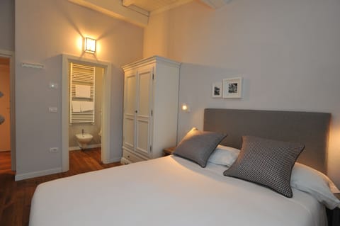 Triple Room | In-room safe, soundproofing, free WiFi