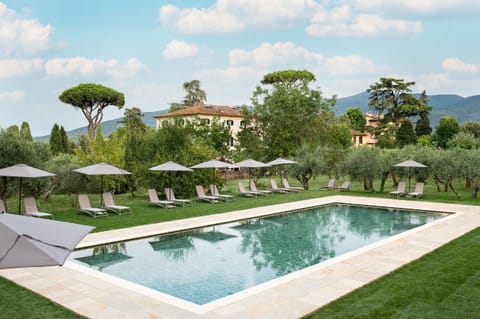 Seasonal outdoor pool, pool umbrellas, sun loungers