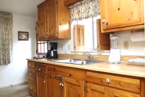 White Birch Cottage | Private kitchen | Microwave, coffee/tea maker, electric kettle