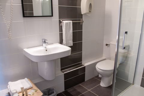 Comfort Double Room | Bathroom | Shower, hair dryer, towels