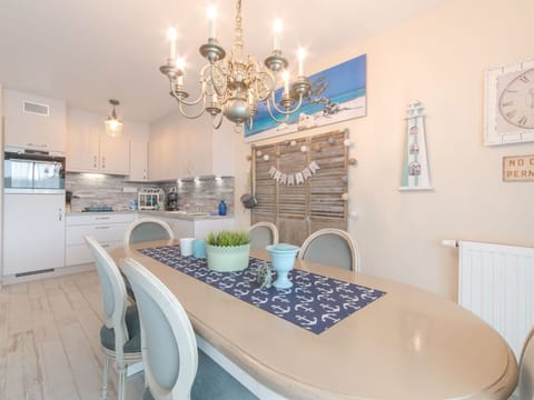 Property, Room, Real Estate, Interior Design, Building, Dining Room, Furniture, Table, House, Ceiling