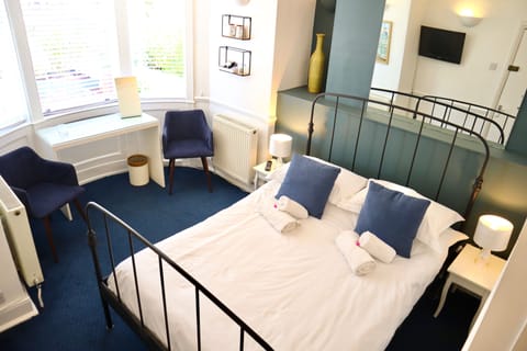 Double Room, Ensuite | Individually decorated, individually furnished, desk, free WiFi