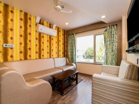 Premium Suite, 1 King Bed | Living room | LCD TV