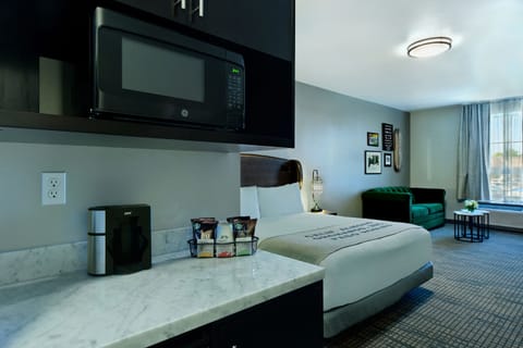 King Suite Walk-In Shower | Premium bedding, in-room safe, desk, iron/ironing board