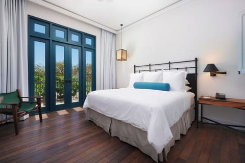 Plaza Balcony Room | Premium bedding, pillowtop beds, minibar, in-room safe