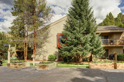 Enjoy fantastic amenities and views of Keystone.